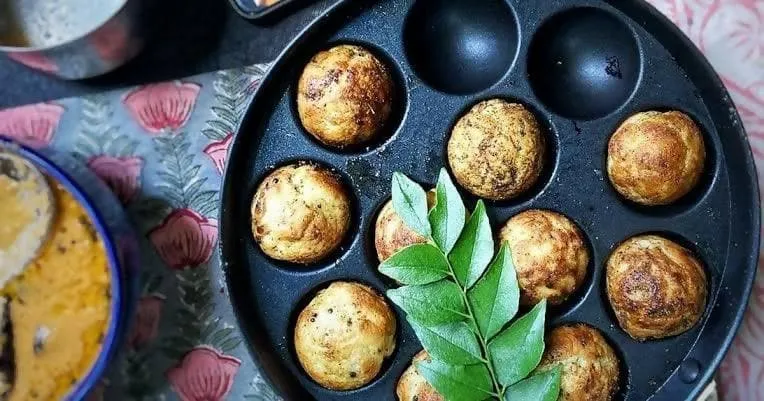 12 Cavities Cast Iron Paniyaram Pan
