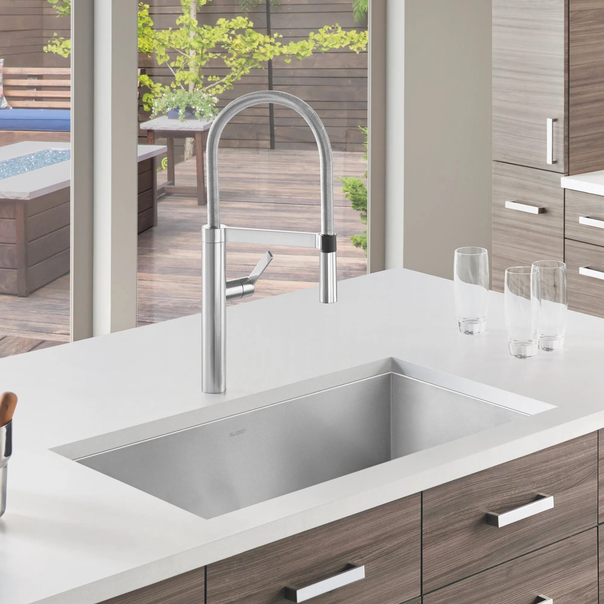 BLANCO 32" Quatrus Zero Radius Super Single Bowl Kitchen Sink