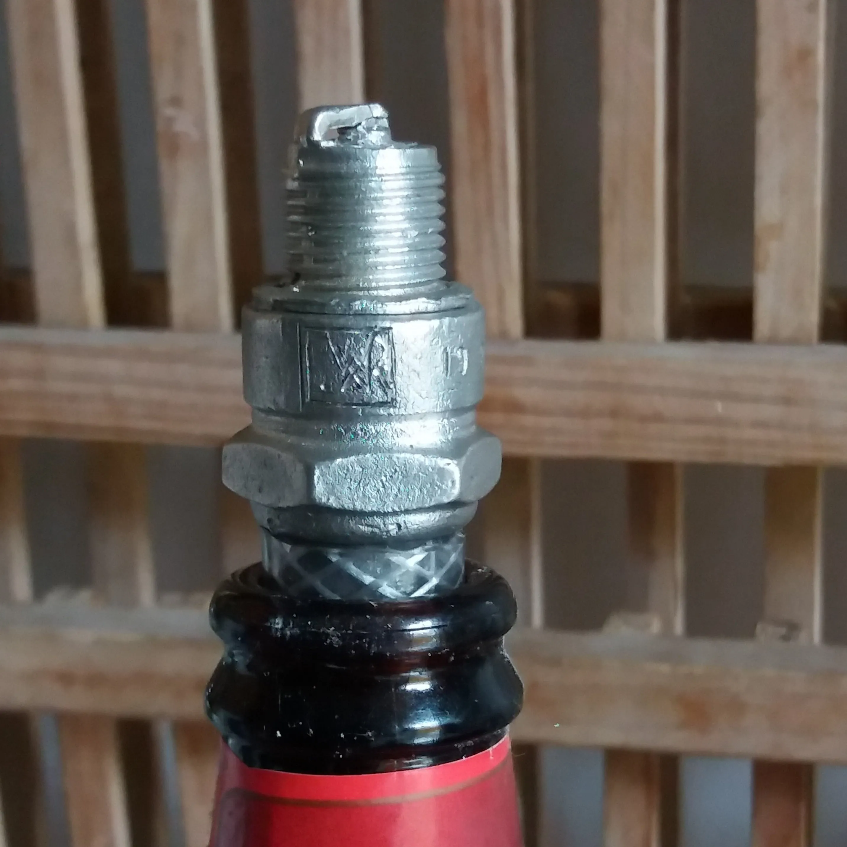 Bougie bottle stopper
