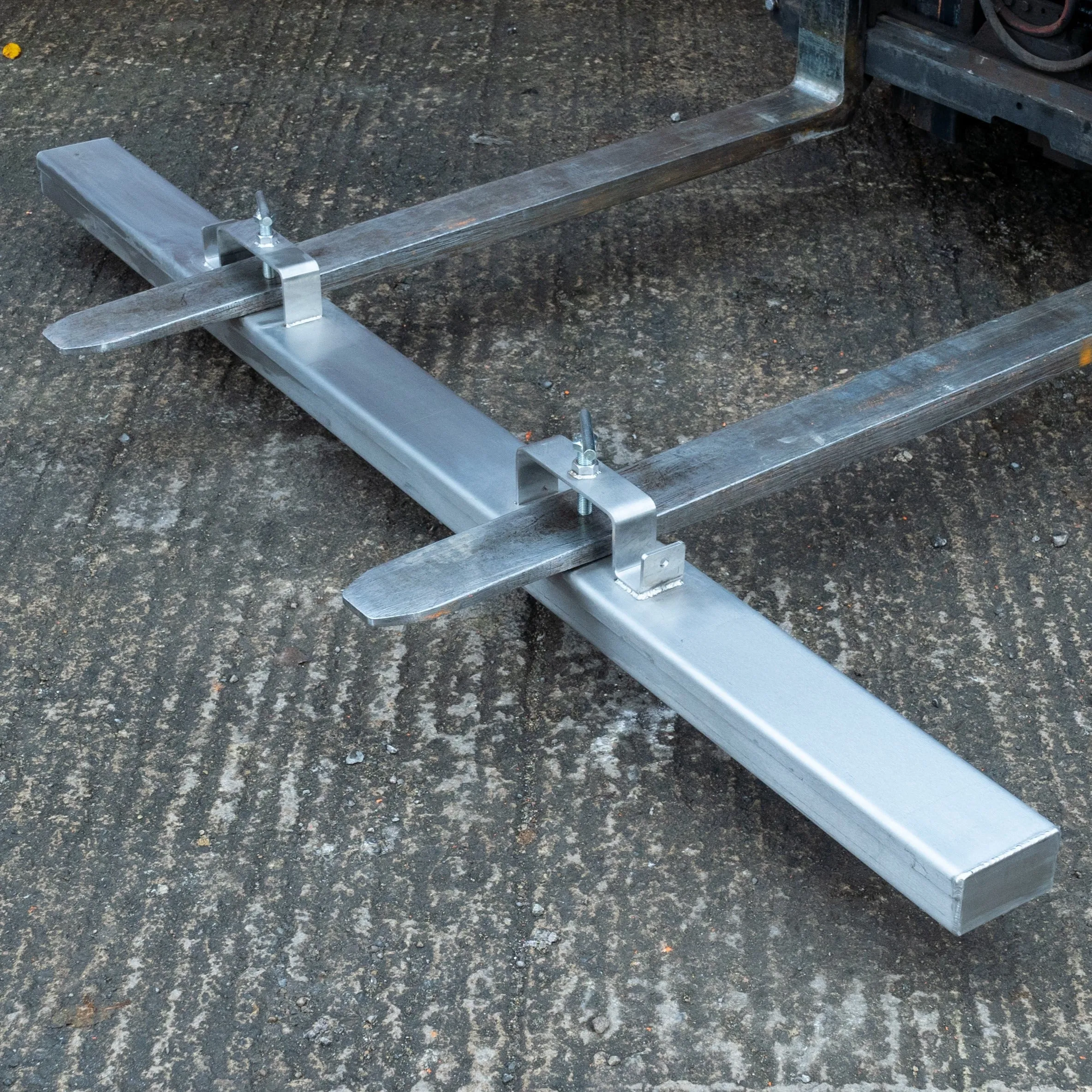 Fork Mounted Magnet